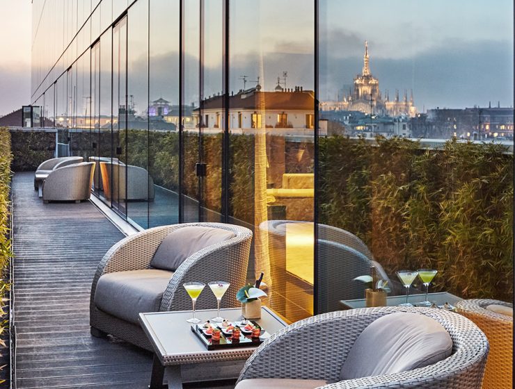 ARMANI HOTEL MILANO | Come get amazed by the best luxury hotel lighting inspiration. See more pieces at hotellobbies.net